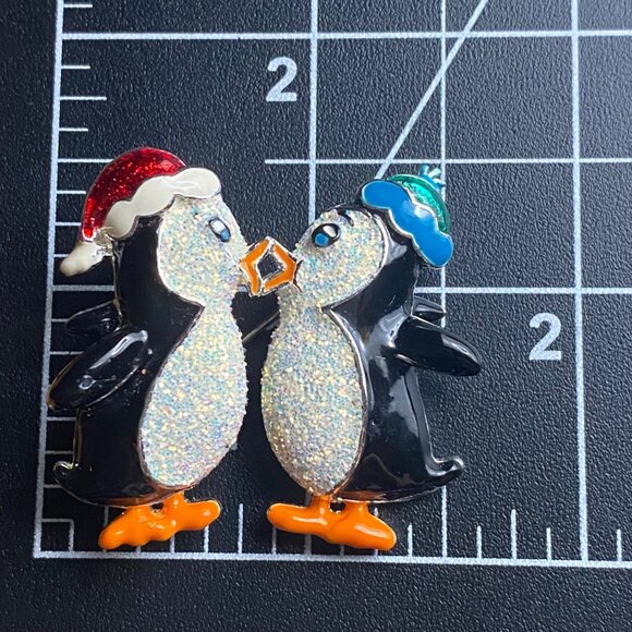 Lot Of 5 Holiday Brooch Pins Vintage To Modern Festive Cat Penguin Poinsettia - Picture 4 of 16